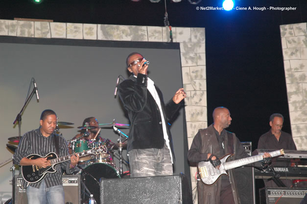 Wayne Wonder @ The Aqueduct on Rose Hall - Friday, January 26, 2007 - 10th Anniversary - Air Jamaica Jazz & Blues Festival 2007 - The Art of Music - Tuesday, January 23 - Saturday, January 27, 2007, The Aqueduct on Rose Hall, Montego Bay, Jamaica - Negril Travel Guide, Negril Jamaica WI - http://www.negriltravelguide.com - info@negriltravelguide.com...!