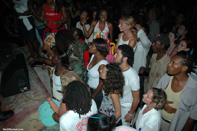 The Messenger, Reggae Super Star - Luciano - Gregory Isaacs - Bobby Dread - Swallow - backed by the Indika Band - Boubon Beach Restaurant, Beach Bar & Oceanfront Accommodations - Negril Travel Guide, Negril Jamaica WI - http://www.negriltravelguide.com - info@negriltravelguide.com...!