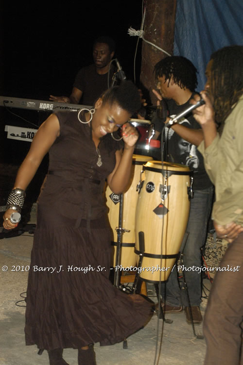 Etana - Live In Concert - One Love Reggae Concert Series 09/10 @ Negril Escape Resort and Spa, December 22, 2009, One Love Drive, West End, Negril, Westmoreland, Jamaica W.I. - Photographs by Net2Market.com - Barry J. Hough Sr, Photographer/Photojournalist - Negril Travel Guide, Negril Jamaica WI - http://www.negriltravelguide.com - info@negriltravelguide.com...!