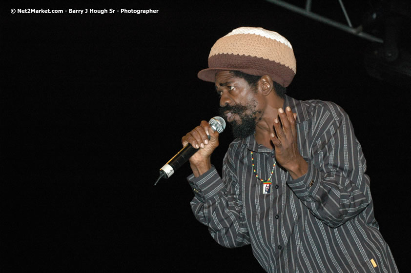 Coco Tea - Smile Jamaica, Nine Miles, St Anns, Jamaica - Saturday, February 10, 2007 - The Smile Jamaica Concert, a symbolic homecoming in Bob Marley's birthplace of Nine Miles - Negril Travel Guide, Negril Jamaica WI - http://www.negriltravelguide.com - info@negriltravelguide.com...!