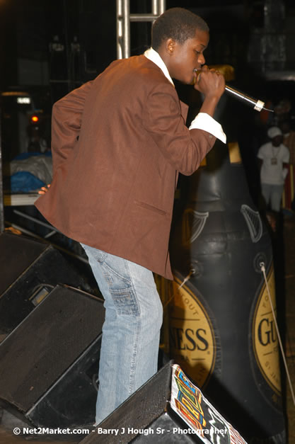 Javaughn Genius Bond - Smile Jamaica, Nine Miles, St Anns, Jamaica - Saturday, February 10, 2007 - The Smile Jamaica Concert, a symbolic homecoming in Bob Marley's birthplace of Nine Miles - Negril Travel Guide, Negril Jamaica WI - http://www.negriltravelguide.com - info@negriltravelguide.com...!