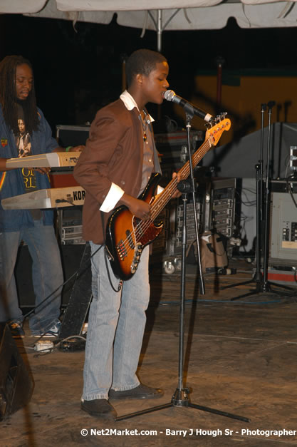 Javaughn Genius Bond - Smile Jamaica, Nine Miles, St Anns, Jamaica - Saturday, February 10, 2007 - The Smile Jamaica Concert, a symbolic homecoming in Bob Marley's birthplace of Nine Miles - Negril Travel Guide, Negril Jamaica WI - http://www.negriltravelguide.com - info@negriltravelguide.com...!