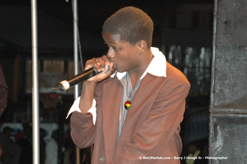 Javaughn Genius Bond - Smile Jamaica, Nine Miles, St Anns, Jamaica - Saturday, February 10, 2007 - The Smile Jamaica Concert, a symbolic homecoming in Bob Marley's birthplace of Nine Miles - Negril Travel Guide, Negril Jamaica WI - http://www.negriltravelguide.com - info@negriltravelguide.com...!