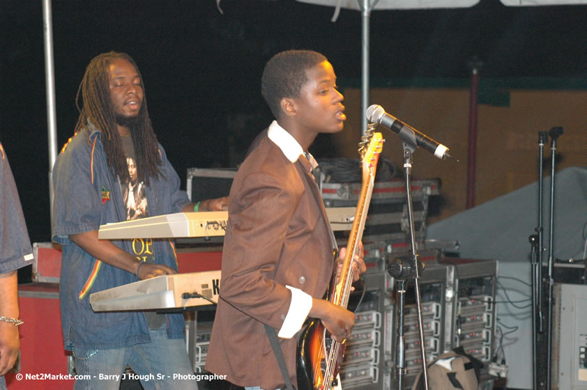 Javaughn Genius Bond - Smile Jamaica, Nine Miles, St Anns, Jamaica - Saturday, February 10, 2007 - The Smile Jamaica Concert, a symbolic homecoming in Bob Marley's birthplace of Nine Miles - Negril Travel Guide, Negril Jamaica WI - http://www.negriltravelguide.com - info@negriltravelguide.com...!