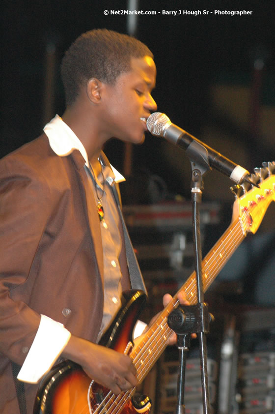 Javaughn Genius Bond - Smile Jamaica, Nine Miles, St Anns, Jamaica - Saturday, February 10, 2007 - The Smile Jamaica Concert, a symbolic homecoming in Bob Marley's birthplace of Nine Miles - Negril Travel Guide, Negril Jamaica WI - http://www.negriltravelguide.com - info@negriltravelguide.com...!