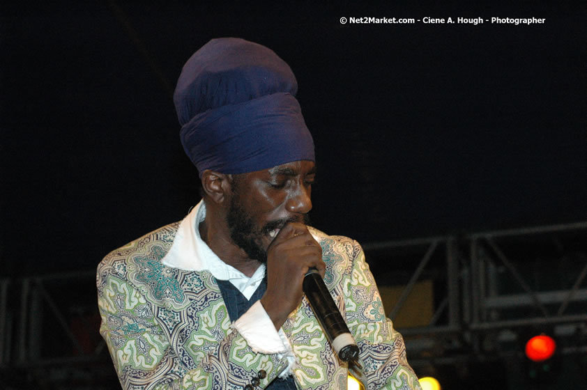 Sizzler - Smile Jamaica, Nine Miles, St Anns, Jamaica - Saturday, February 10, 2007 - The Smile Jamaica Concert, a symbolic homecoming in Bob Marley's birthplace of Nine Miles - Negril Travel Guide, Negril Jamaica WI - http://www.negriltravelguide.com - info@negriltravelguide.com...!